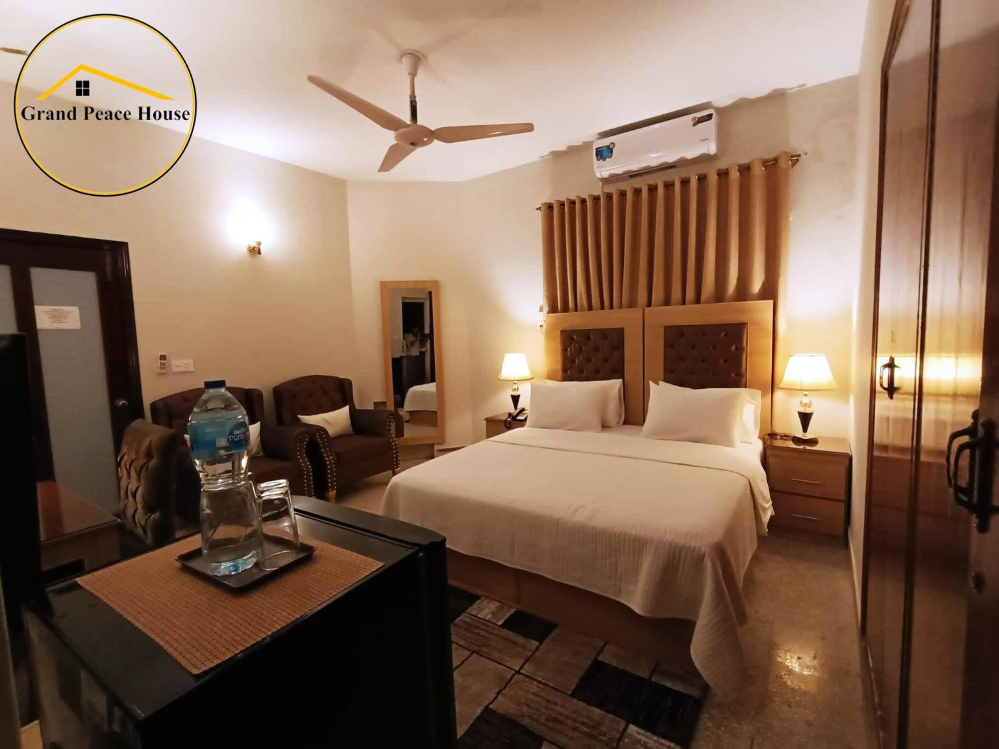 Grand Peace House II Bed & Breakfast Исламабад Екстериор снимка