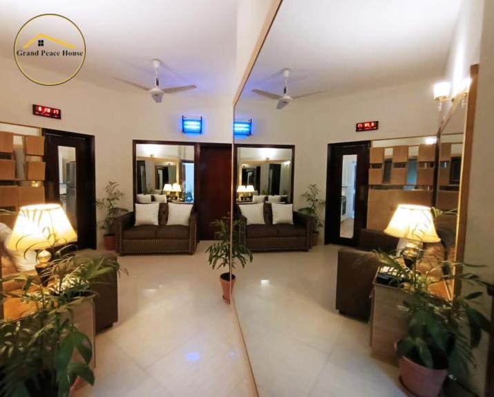 Grand Peace House II Bed & Breakfast Исламабад Екстериор снимка