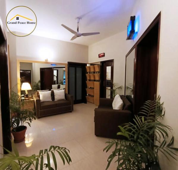 Grand Peace House II Bed & Breakfast Исламабад Екстериор снимка