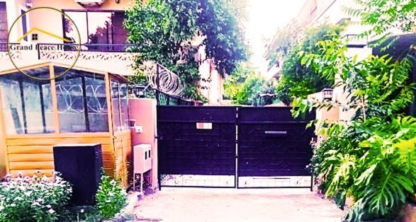 Grand Peace House II Bed & Breakfast Исламабад Екстериор снимка