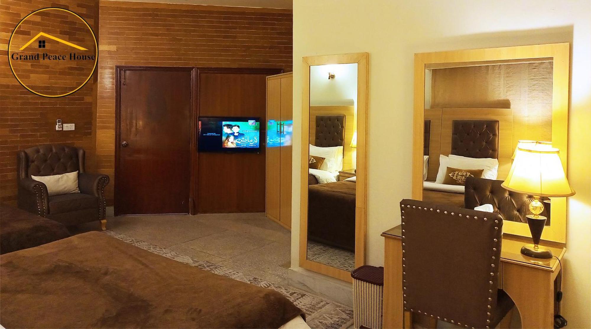 Grand Peace House II Bed & Breakfast Исламабад Екстериор снимка